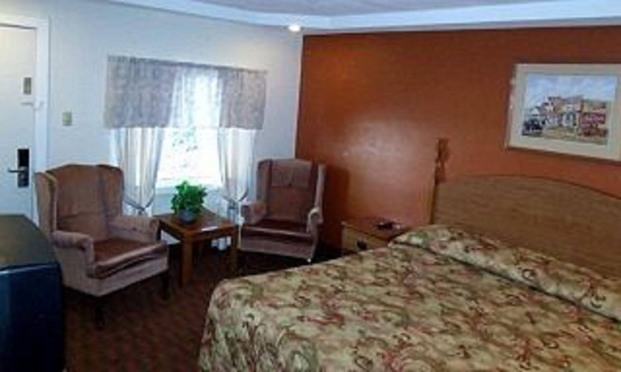 Woodlawn Hills Motel Henderson Екстериор снимка